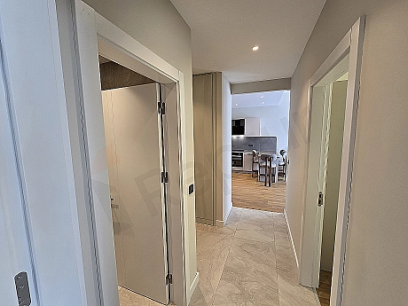 Eşyalı daire koridor iç görünümü.
