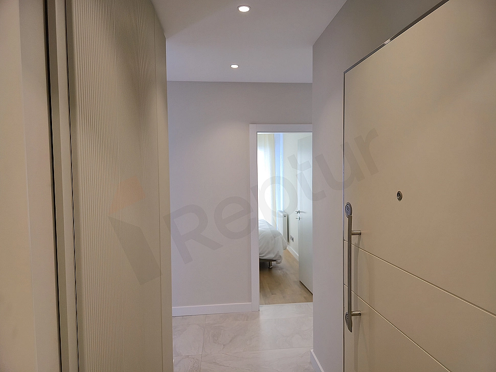 Eşyalı daire girişi detayı.
