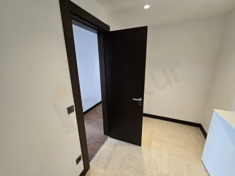 Modern bir rezidans projesinde yer alan geniş ve düzenli depo alanı.