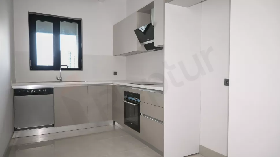 Ataşehir Satılık Daire: Metroya Direkt Girişli ve Sosyal Tesisli