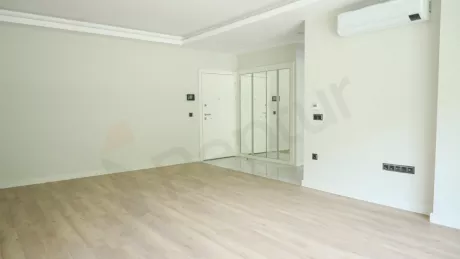Bahçelievler'de Kapalı Havuzlu ve Sosyal Donatılı Satılık Lüks Daire