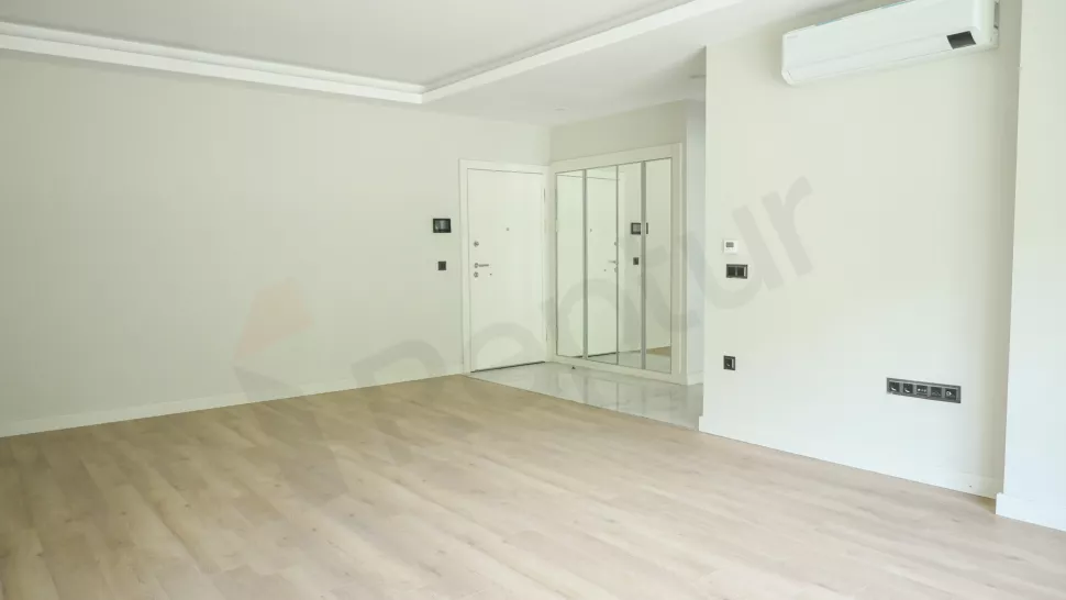 Bahçelievler'de Kapalı Havuzlu ve Sosyal Donatılı Satılık Lüks Daire