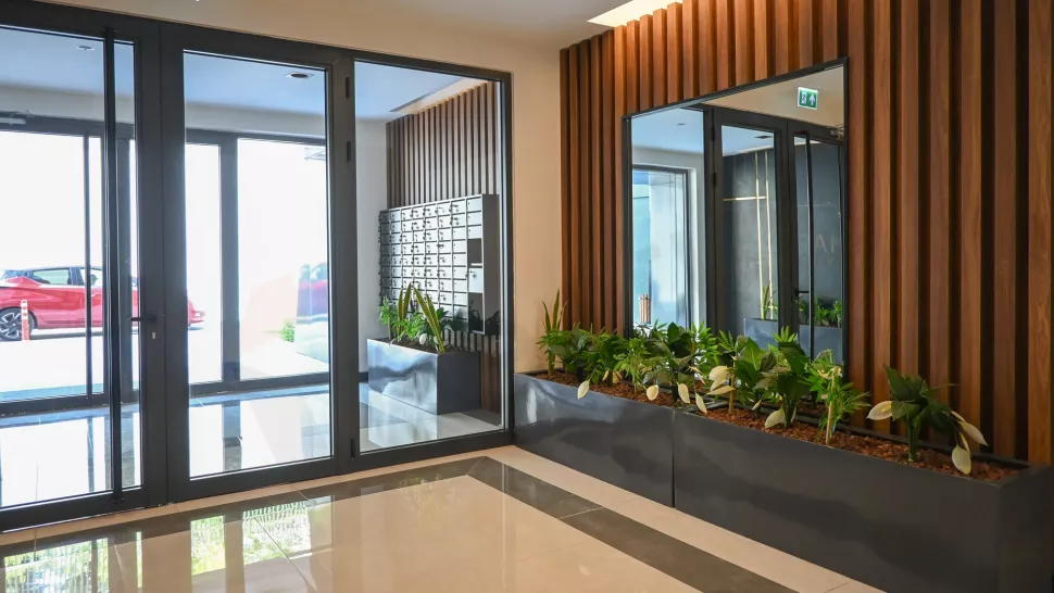 Bahçelievler Satılık Lüks Daire: 180m2, Kapalı Havuz ve Sosyal Donatılı