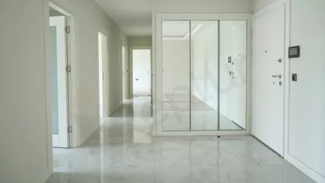 Bahçelievler Satılık Lüks Daire: 180m2, Kapalı Havuz ve Sosyal Donatılı