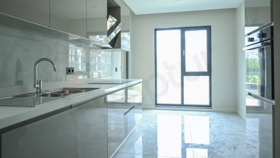 Bahçelievler Satılık Lüks Daire: 180m2, Kapalı Havuz ve Sosyal Donatılı