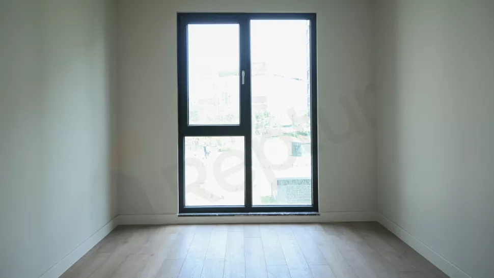Bahçelievler Satılık Lüks Daire: 180m2, Kapalı Havuz ve Sosyal Donatılı