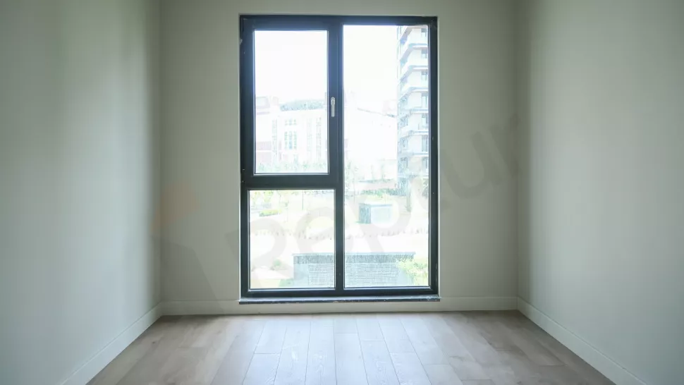 Bahçelievler Satılık Lüks Daire: 180m2, Kapalı Havuz ve Sosyal Donatılı