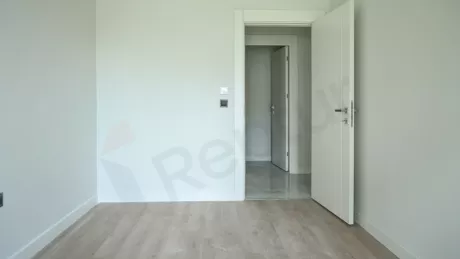 Bahçelievler Satılık Lüks Daire: 180m2, Kapalı Havuz ve Sosyal Donatılı