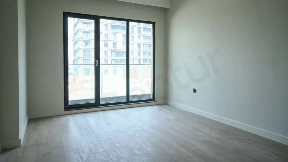 Bahçelievler Satılık Lüks Daire: 180m2, Kapalı Havuz ve Sosyal Donatılı