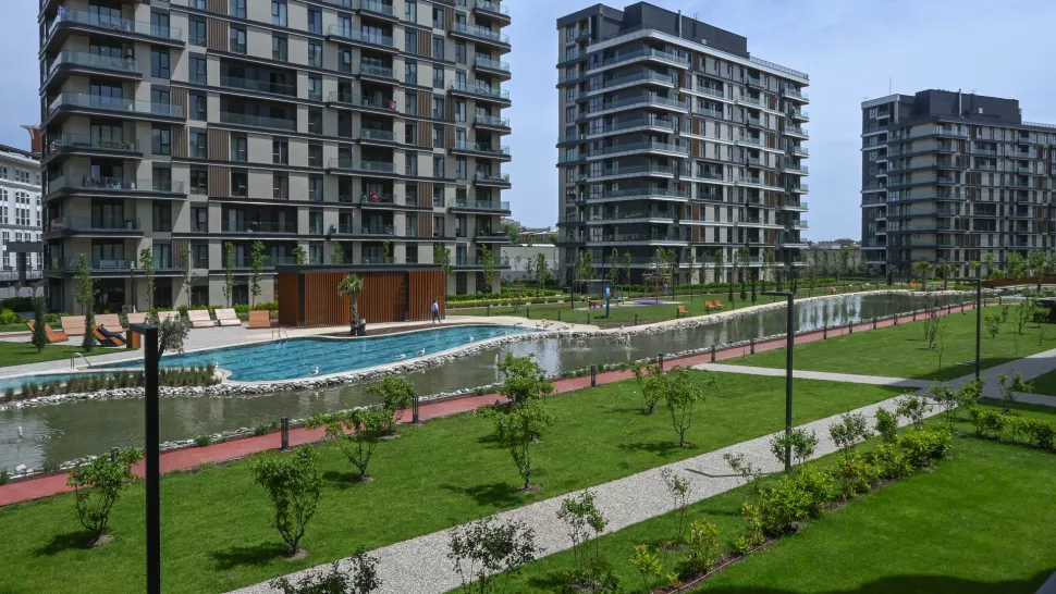Bahçelievler Satılık Lüks Daire: 180m2, Kapalı Havuz ve Sosyal Donatılı