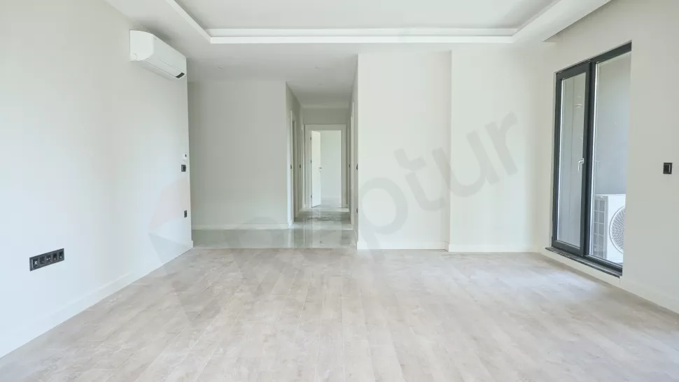 Bahçelievler Satılık 180m2 Lüks Daire Kapalı Havuzlu Güvenlikli Site