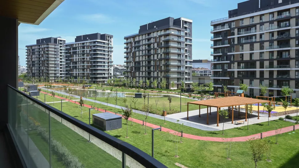 Bahçelievler Satılık 180m2 Lüks Daire Kapalı Havuzlu Güvenlikli Site