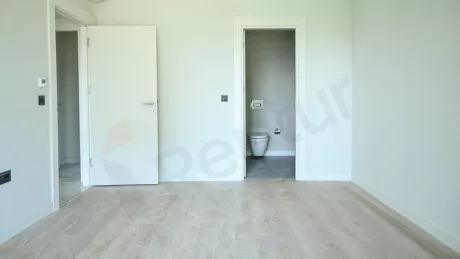 Bahçelievler Satılık 180m2 Lüks Daire Kapalı Havuzlu Güvenlikli Site