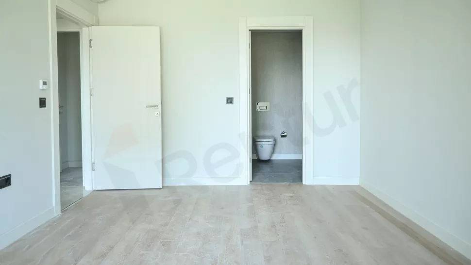 Bahçelievler Satılık 180m2 Lüks Daire Kapalı Havuzlu Güvenlikli Site