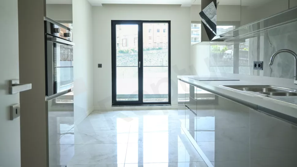 Bahçelievler Satılık 180m2 Lüks Daire Kapalı Havuzlu Güvenlikli Site