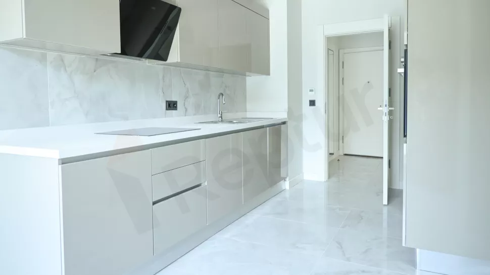 Bahçelievler Satılık 180m2 Lüks Daire Kapalı Havuzlu Güvenlikli Site