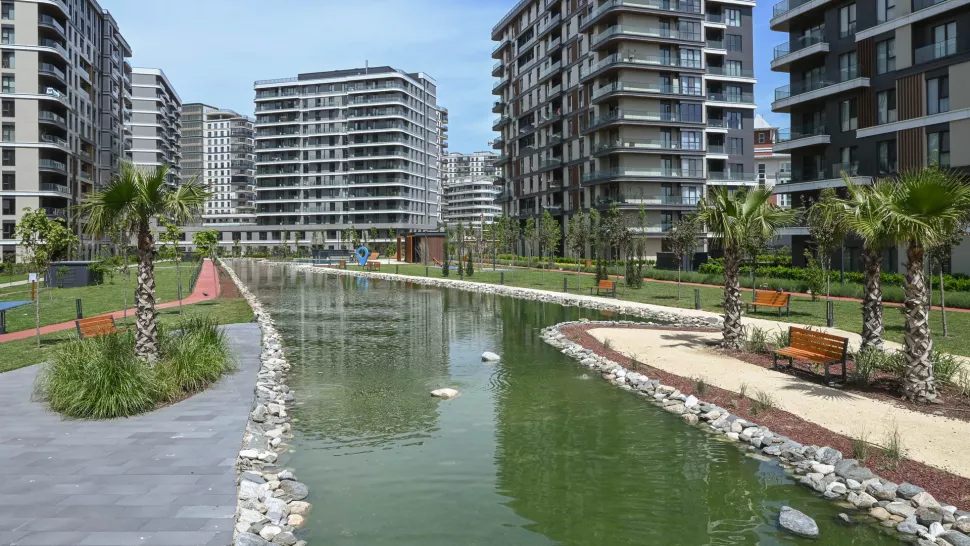 Bahçelievler Satılık 180m2 Lüks Daire Kapalı Havuzlu Güvenlikli Site