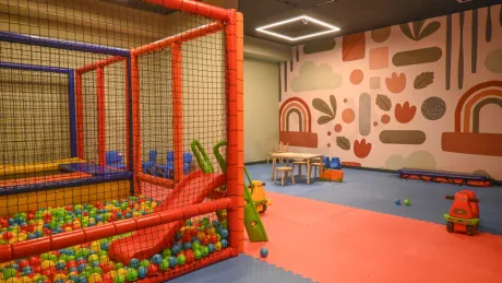 Bahçelievler'de Satılık 229m2 Lüks Daire - Sosyal Tesisli ve Havuzlu