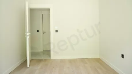Bahçelievler'de Satılık 229m2 Lüks Daire - Sosyal Tesisli ve Havuzlu