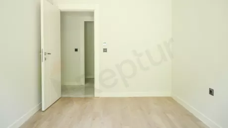 Bahçelievler'de Satılık 229m2 Lüks Daire - Sosyal Tesisli ve Havuzlu