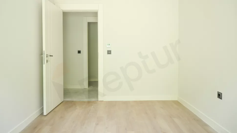 Bahçelievler'de Satılık 229m2 Lüks Daire - Sosyal Tesisli ve Havuzlu