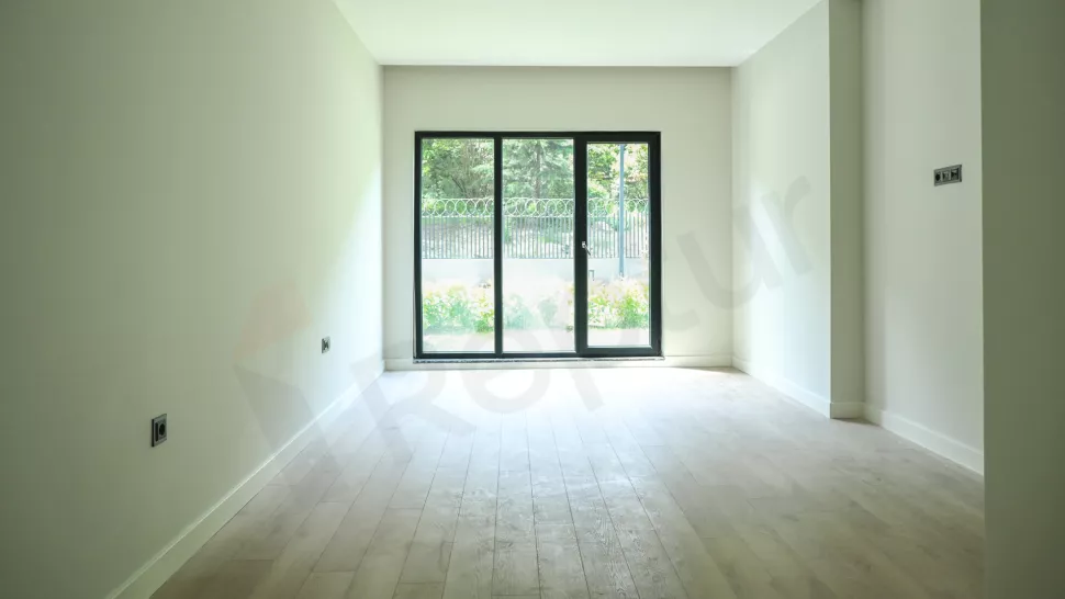 Bahçelievler'de Satılık 229m2 Lüks Daire - Sosyal Tesisli ve Havuzlu