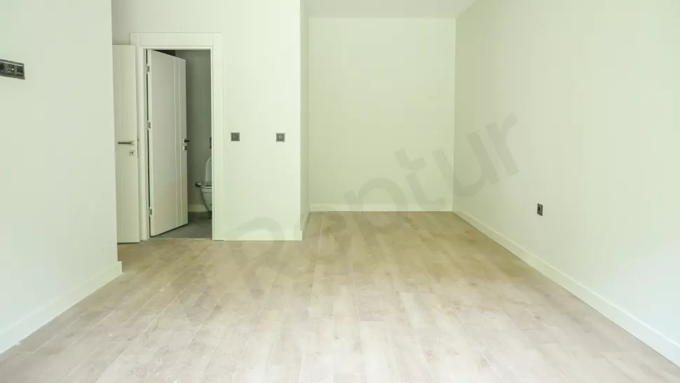 Bahçelievler'de Satılık 229m2 Lüks Daire - Sosyal Tesisli ve Havuzlu