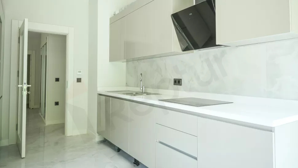 Bahçelievler'de Satılık 229m2 Lüks Daire - Sosyal Tesisli ve Havuzlu