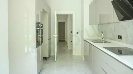Bahçelievler'de Satılık 229m2 Lüks Daire - Sosyal Tesisli ve Havuzlu