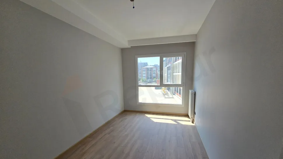 İstanbul Beylikdüzü'nde yer alan projenin modern ve geniş yatak odası görünümü.