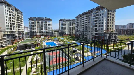 İstanbul Beylikdüzü'nde lüks bir konut projesinden görünen panoramik şehir ve peyzaj manzarası.
