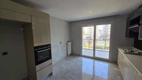 Modern tasarımlı, geniş ve ferah mutfak alanı