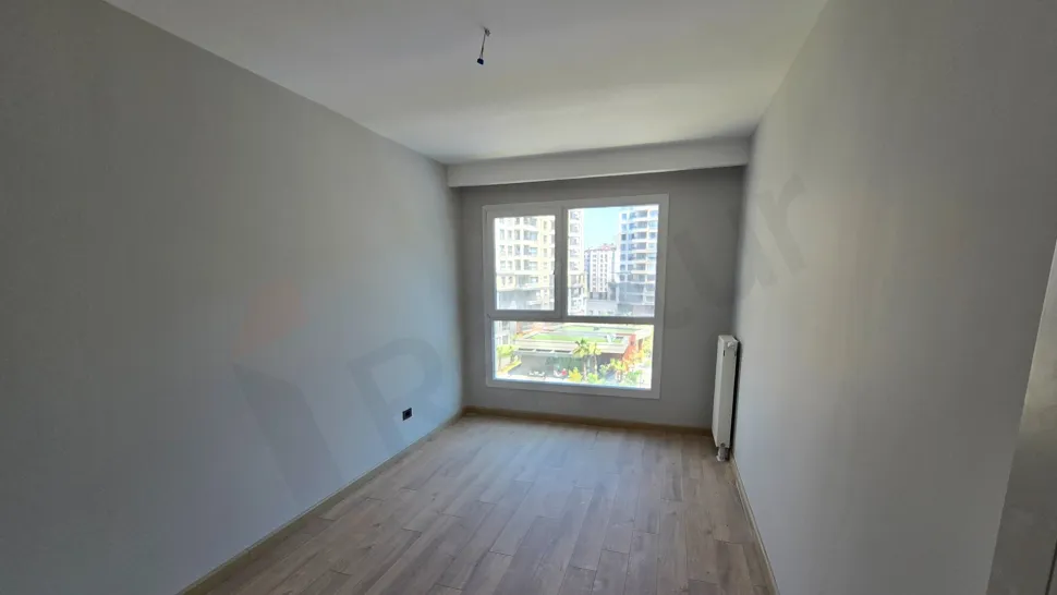 İstanbul Beylikdüzü'nde modern ve geniş bir yatak odası iç mekan tasarımı.