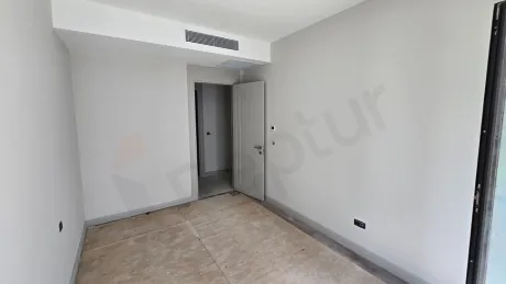 Kapalı Mutfaklı ve Geniş Balkonlu Beşiktaş'ta Satılık Lüks 4+1 Aile Dairesi