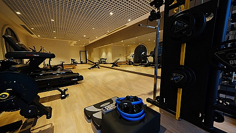 Modern spor salonu ekipmanları