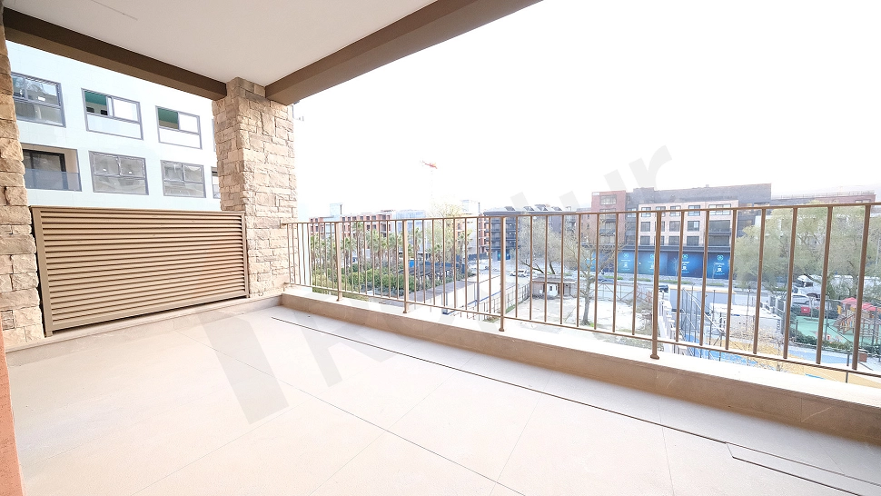 Geniş balkon görseli.