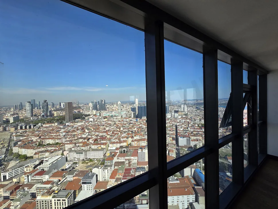İstanbul Şişli bölgesinden geniş açılı panoramik şehir manzarası.