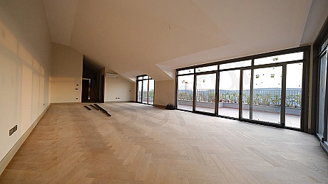 Göktürk'te Zirve: 173 m² Teraslı ve Yardımcı Odalı 4.5+1 Penthouse