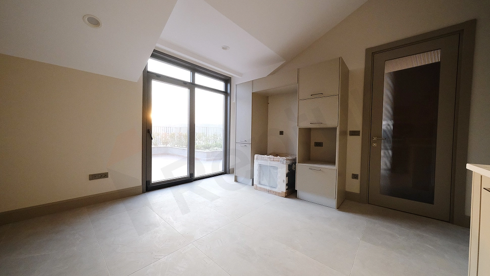 Geniş balkon görseli.