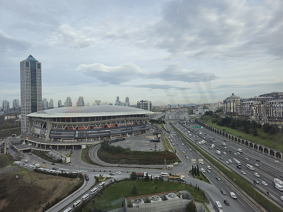 İstanbul Sarıyer'de şehir manzaralı 2+1 daire.