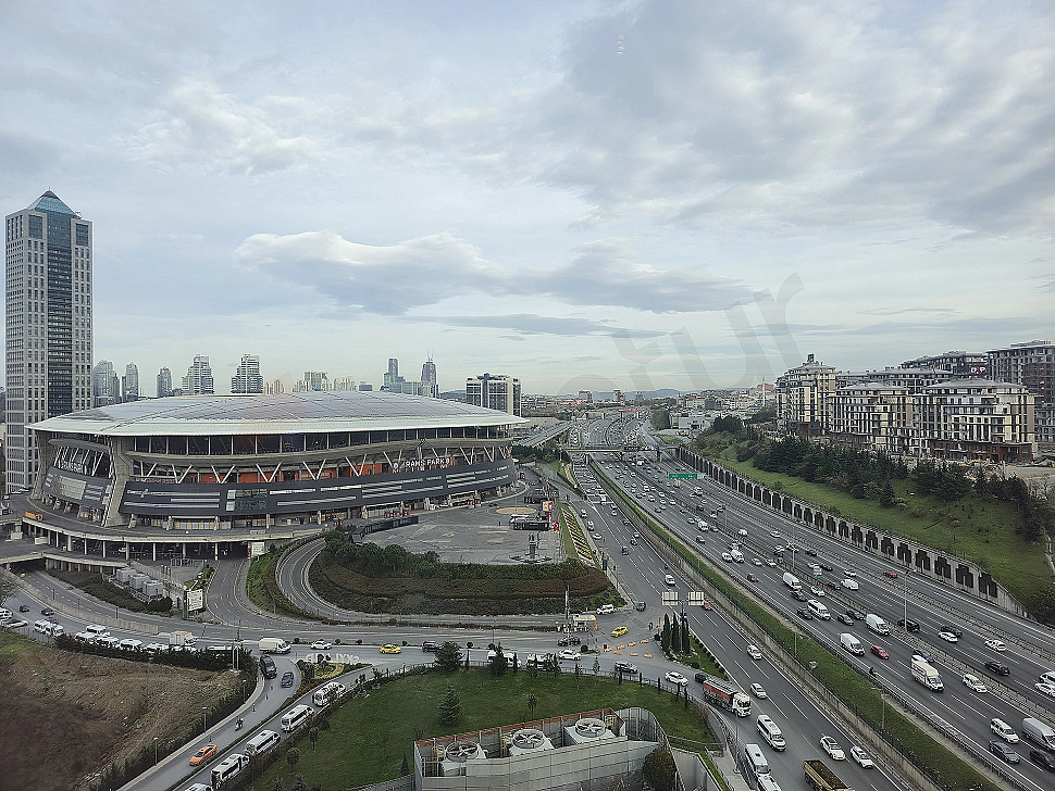 İstanbul Sarıyer'de şehir manzaralı modern daire