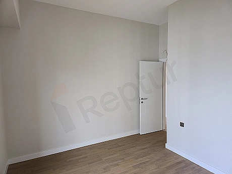 Modern tasarımlı yatak odası görseli.