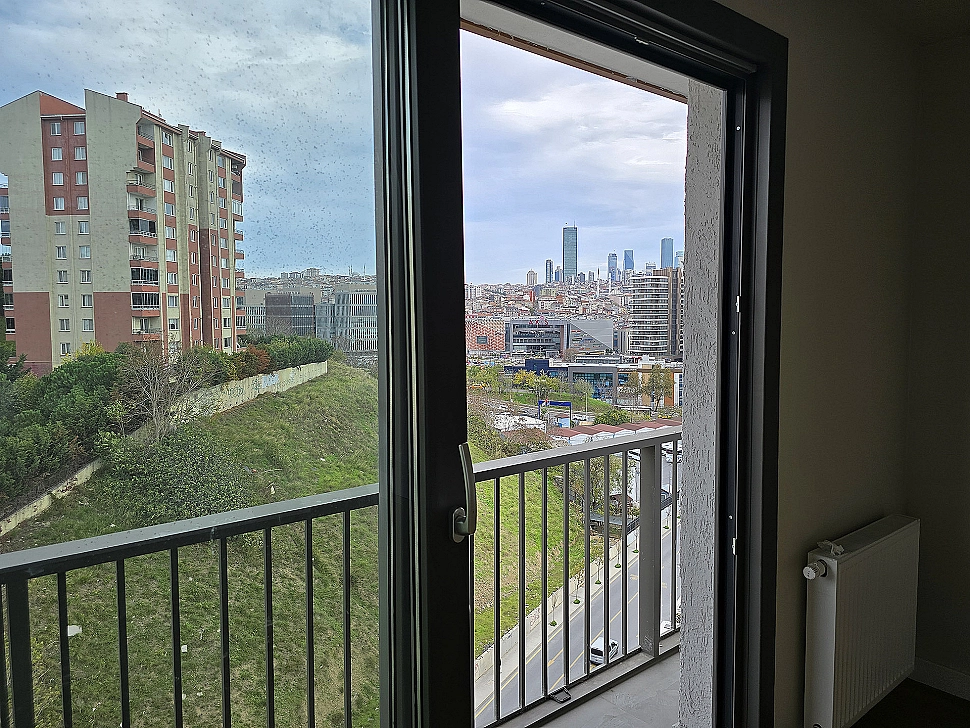 Kağıthane İstanbul'da şehir manzaralı modern daire fotoğrafı.
