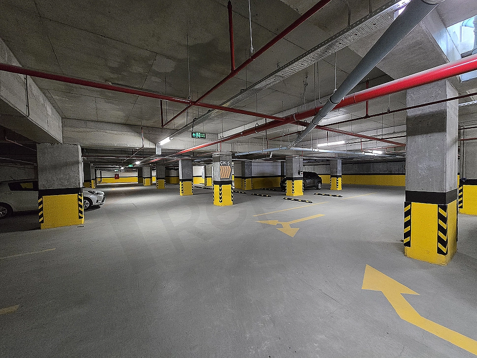 İstanbul Kağıthane'de kapalı otopark alanı görseli.