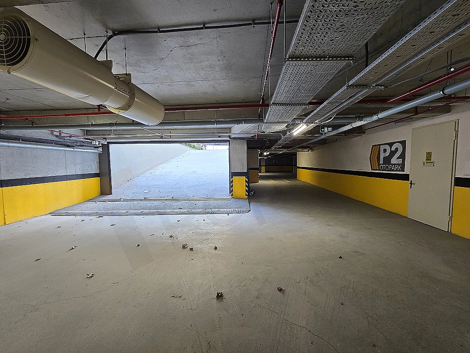 Kağıthane'de kapalı otopark alanı görseli.