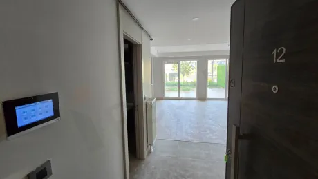Modern ve ferah bir çalışma odasının iç mekan görünümü.