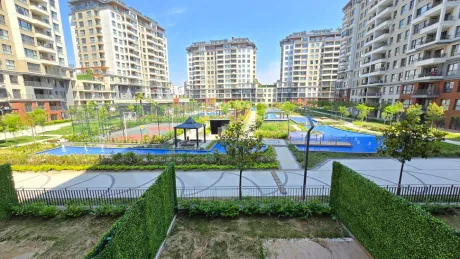 İstanbul Beylikdüzü'nde binaları ve şehir yerleşimini gösteren geniş açılı panoramik manzara.