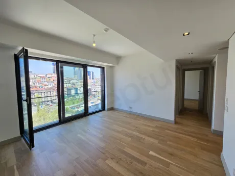 Şişli’de Panoramik Şehir Manzaralı ve Aydınlık 2+1
