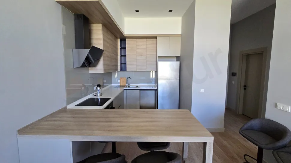 Modern tasarımlı mutfak dolapları ve tezgah alanı