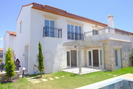 Bodrum'da satılık villa bahçe görünümü.